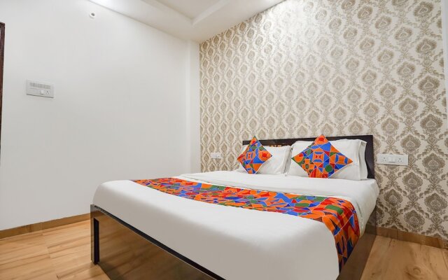 Fabhotel Paramount