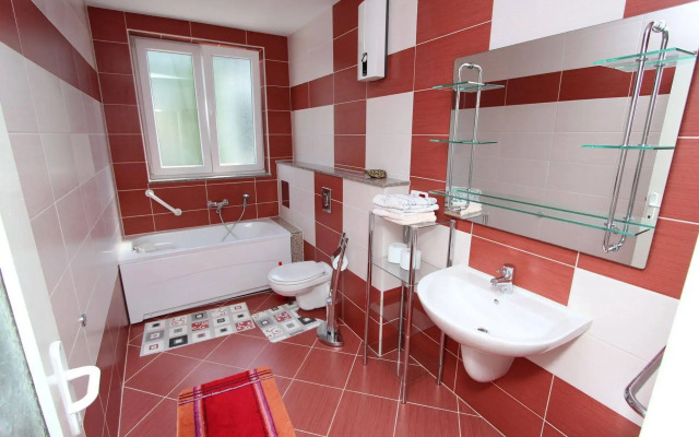 Rooms and apartments Sally