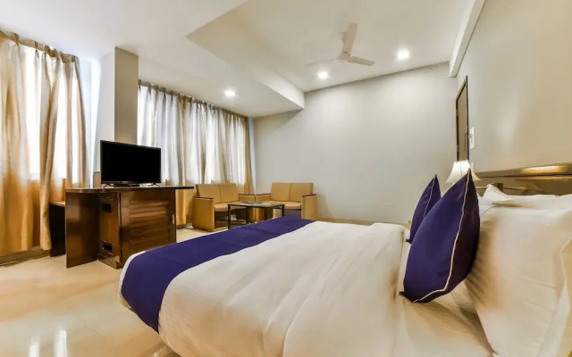 OYO Flagship 27068 The Sapphire Comfort Hotel