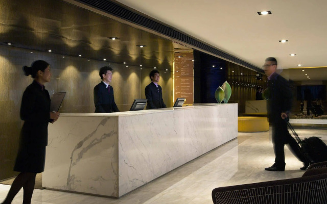The Royal Pacific Hotel & Towers