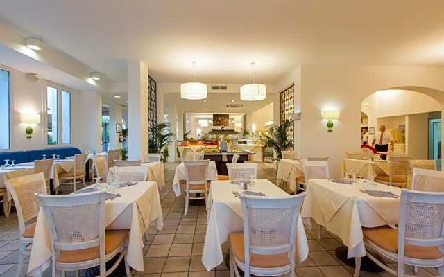 Costanza Charme Club