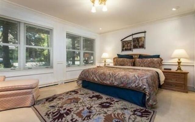 West End Splendor - 5 Bedrooms Home