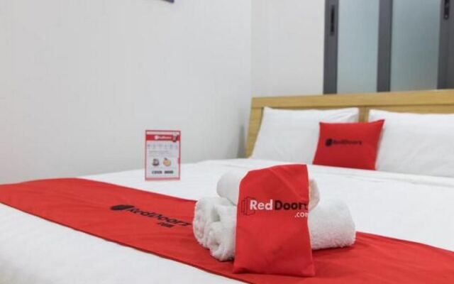 RedDoorz Premium near E-Town