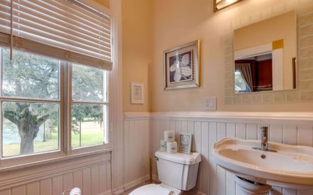 Forsyth Park 2 Bedroom Beauty