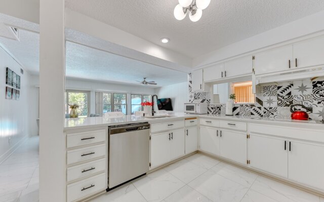 Spacious Jacksonville Home: 6 Mi to Downtown!