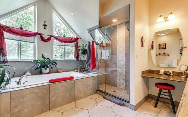 Palmer Getaway w/ Mountain Views & Fire Pit!
