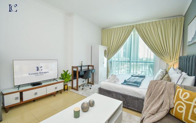 Silver - Modern Studio with lake view