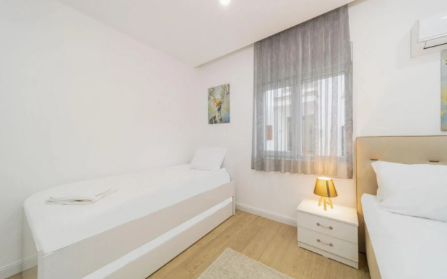 Central Flat Near Popular Attractions in Muratpasa