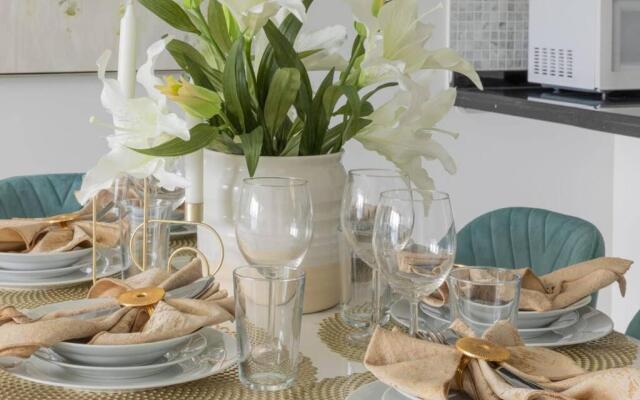 Dream Inn - Bahwan Tower