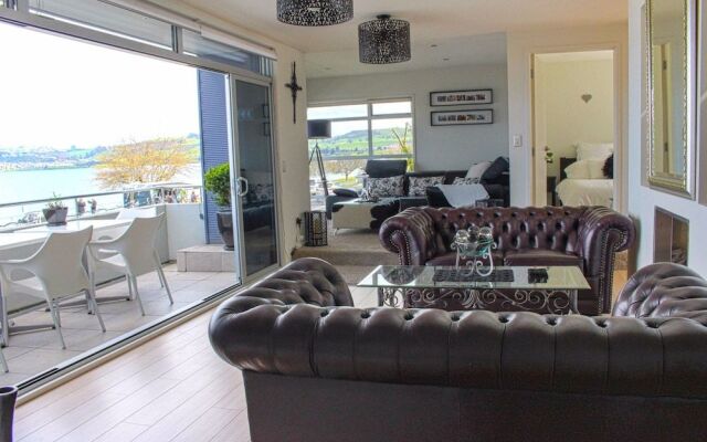 Ultimate Luxury on Lake Terrace