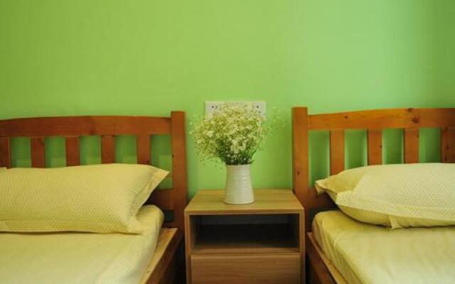 He Huang Memory Youth Hostel