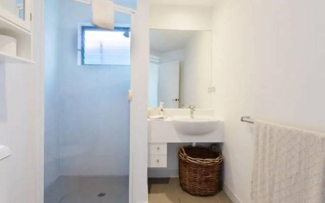 Casuarina Apartment 200m from the Beach