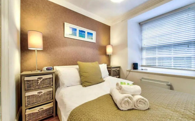 Ultra Modern, West End Village, Refurbished 1 bed