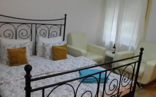 Cismigiu Room