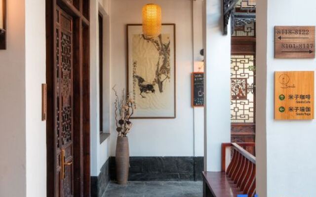 Yangzhou Huafang Fengqing Hotel