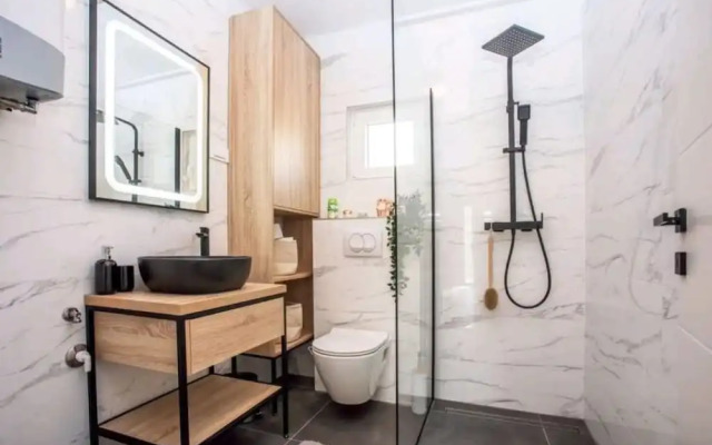 Bruno - Modern Apartment With Pool - A1