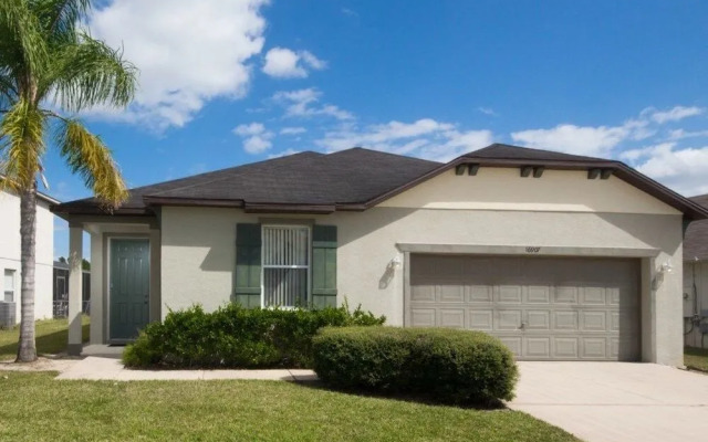 Sunrise Lakes 4 bed / 2.5 bath home