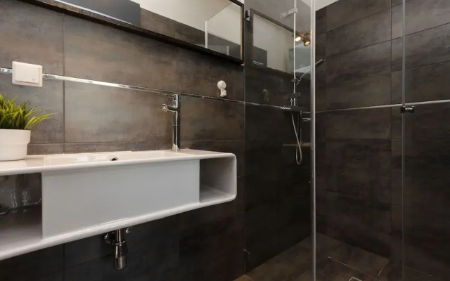 Sielecka Apartment Warsaw by Renters