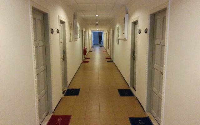 Easy Hotel