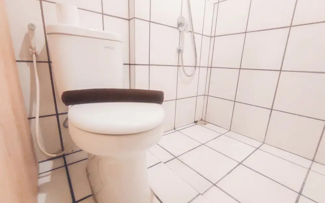 Modern And Comfy Studio (No Kitchen) At The City Square Apartment – Bathroom – Surabaya