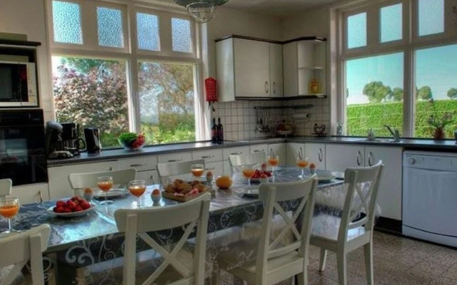 Spacious Farmhouse in Ijzendijke With Garden