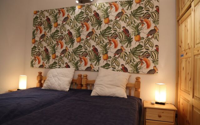 Les Pieds Dand L'Eau