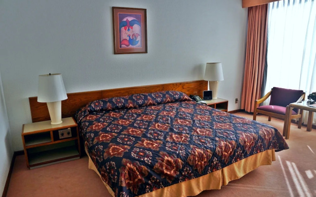 Real Plaza Hotel & Convention Center