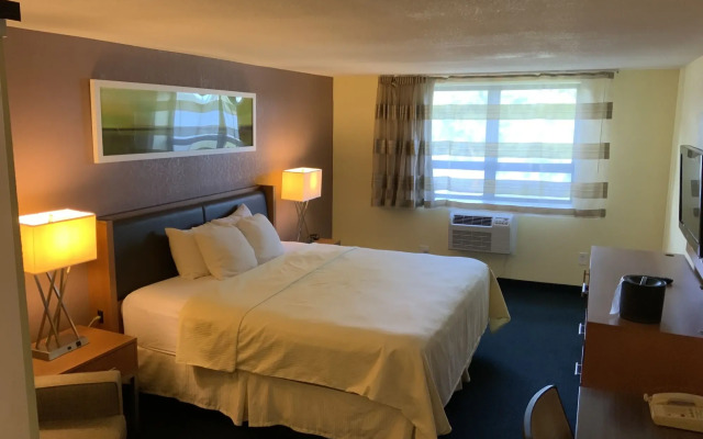 Lakeside Inn