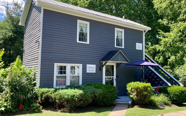 Family Farmhouse Inn