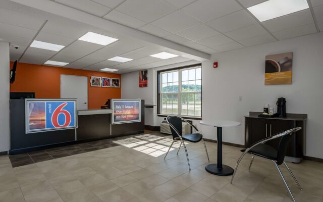 Motel 6 Cartersville - White GA