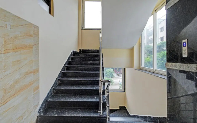 Fabhotel White House Leo