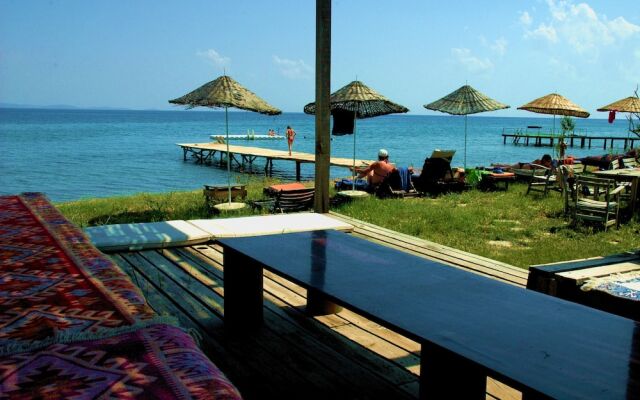 Hotel Oiki Beach Camp