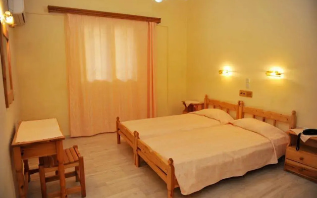 Logan's Beach Hotel