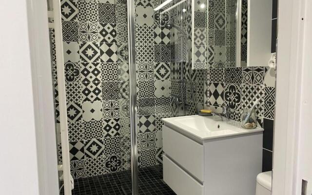 Nice 26m Near The Beach With Sea View!