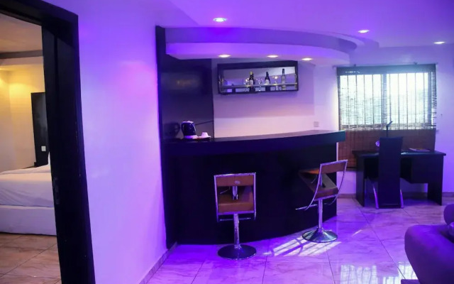 Royal Crest hotel and suite