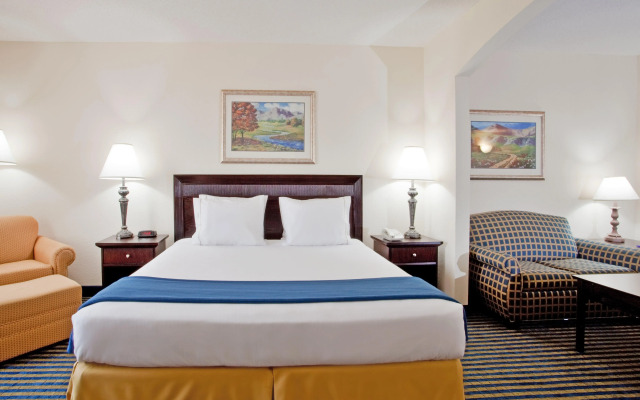 Holiday Inn Express Hotel & Suites Chesapeake by IHG