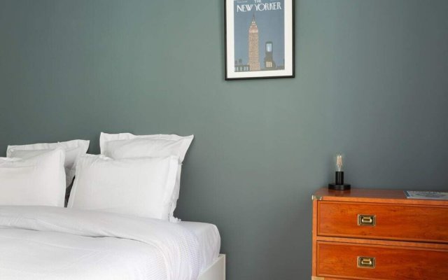 Bright & Modern 1-bedroom Apt, Sleeps 4 in Paris