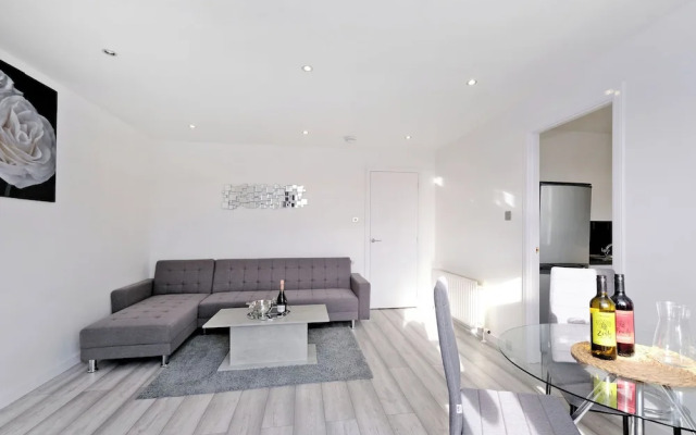 Orange Apartments - Belgrave Mansions