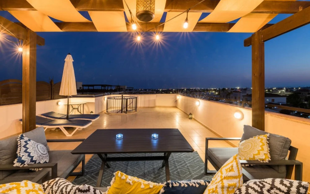 Private Roof Top Terrace Overlooking Pool in Pyla