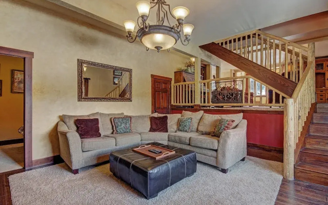 High Point Chateau 4 Bedroom Home by RedAwning