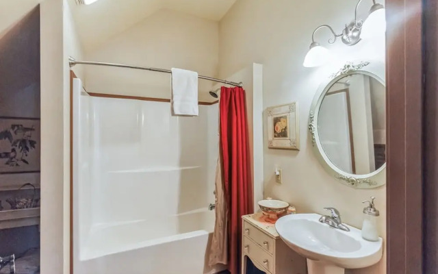 Dickinson Room by Main Street Bed & Breakfast