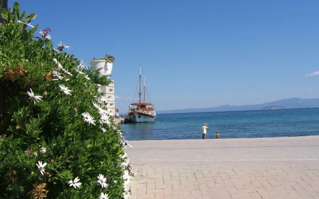 Pefki Deluxe Residences