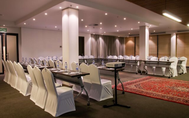 Legend Hotel Lagos Airport, Curio Collection by Hilton