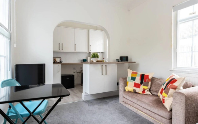 Modern 1 Bed Apartment Minutes From Brighton Beach