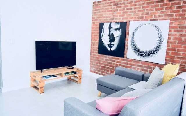 1 Bedroom Apartment With Balcony in Woodstock