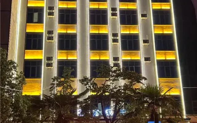 Xinyinlou Hotel (Xuanwei Station)