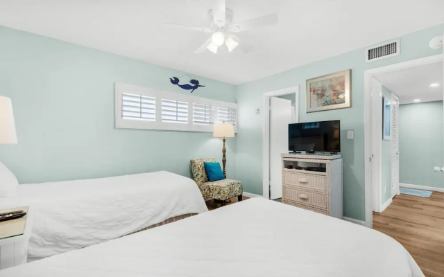 Holiday Surf and Racquet Club 710