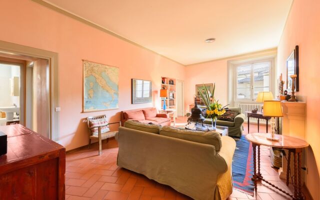 Ponte Vecchio 3 bedrooms by Mmega