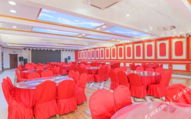 Home Inn Huayi Collection Hotel (724 Factory)