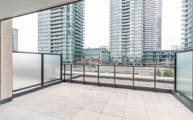 Bright and Spacious 1BR Condo w Large Balcony